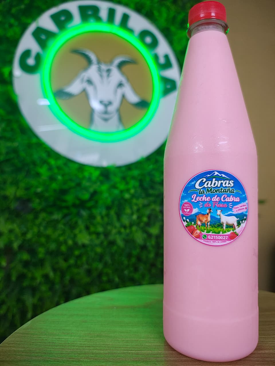 Leche de cabra de fresa · 700 ml — Cabras La Montaña