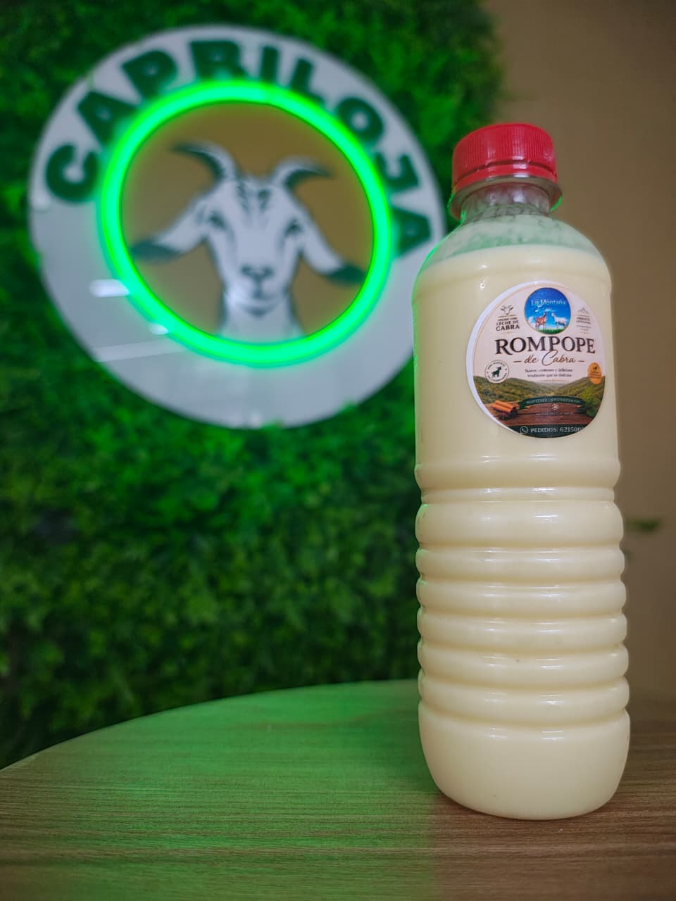 Rompope de cabra · Plástico — Cabras La Montaña